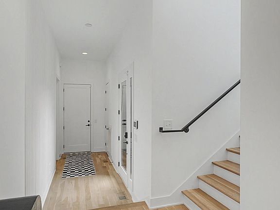 2nd image of 2510B Barclay Dr