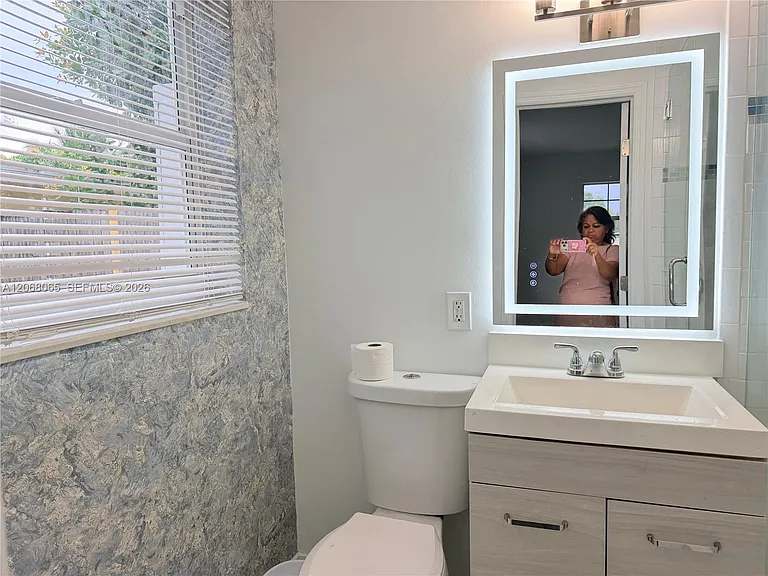 650 SW 55th Ave — Photo 6