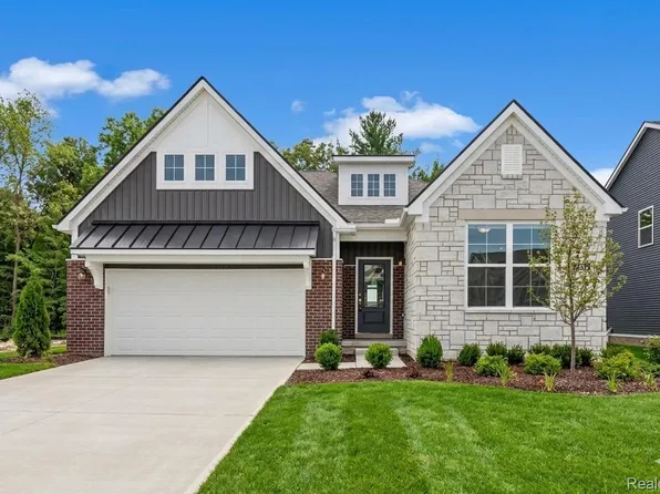 2352 Provencal Dr, Commerce Township, MI 48382