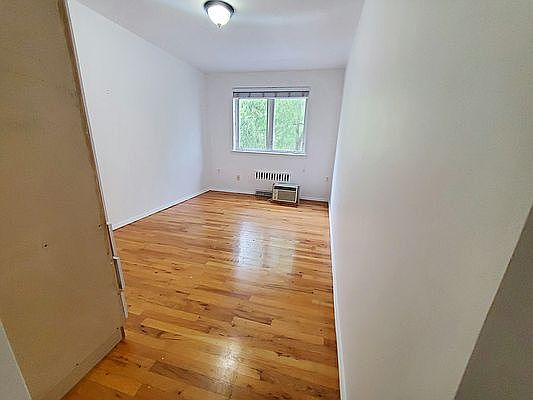 5th image of 1815 E 14th St Floor 2