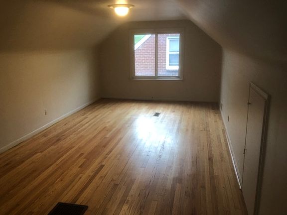 4th image of 11364 Farley Ave
