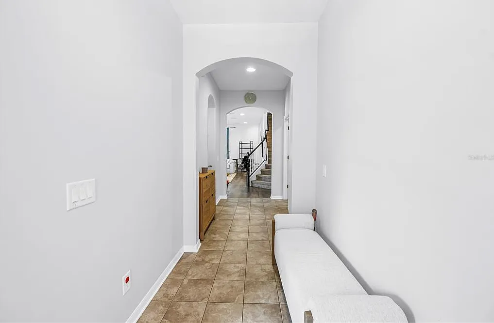 3 bed, 2.5 bath, 2368 sqft, $2,300 — Photo 2