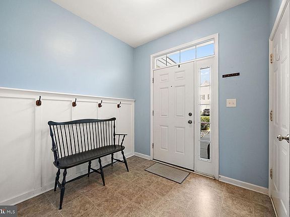 4th image of 944 Lansdowne Rd