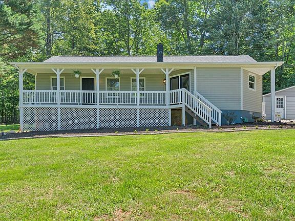 3rd image of 472 Wooded Acres Dr