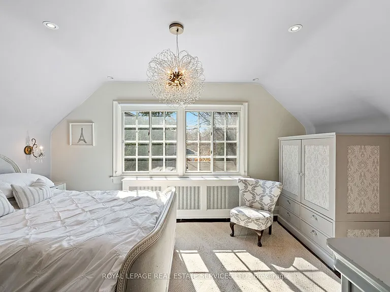 60 Thompson Ave — Photo 34