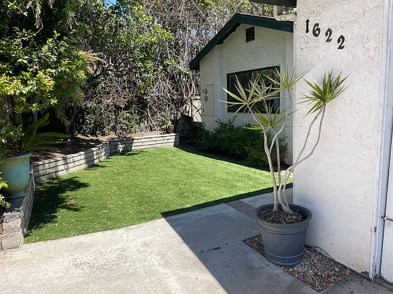 1622 Myrtle Ave — Photo 1