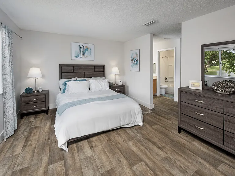 Sunny Lake Apartments — Photo 48