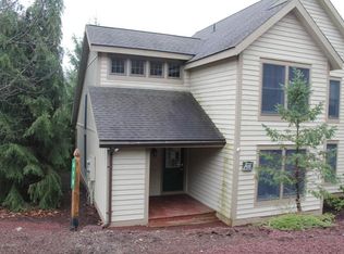 410 Hickory Dr, Tannersville, PA 18372