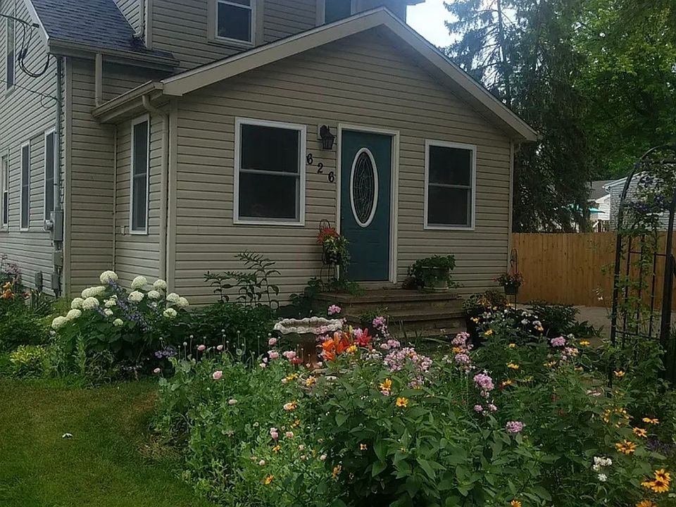 landscaped yard with double lot