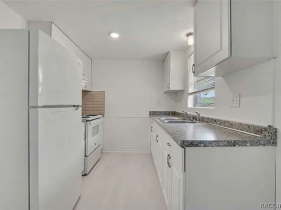 3rd image of 1 E Murray St