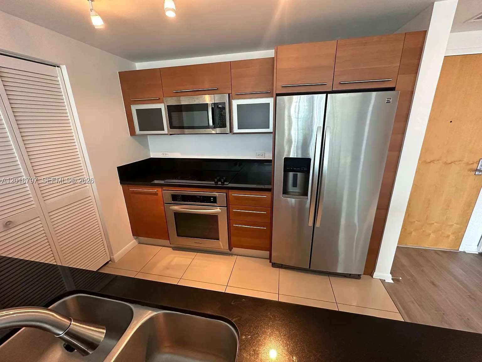 Vizcayne North Condo — Photo 4