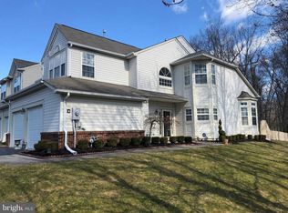 17 Eastbridge Dr, Robbinsville, NJ 08691