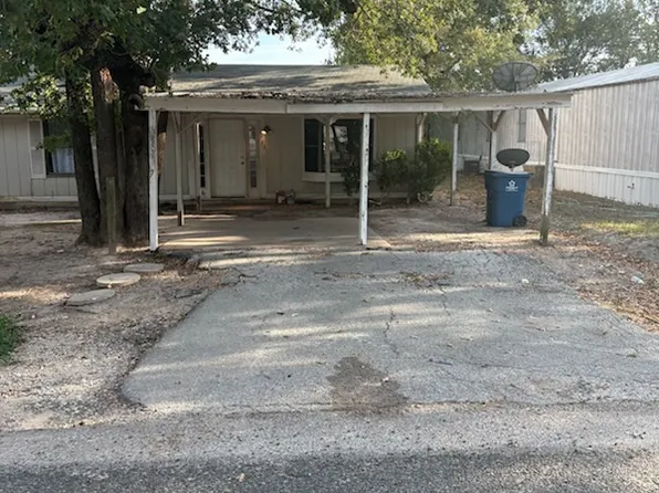 723 W Virginia St, Navasota, TX 77868