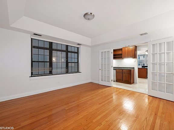 5th image of 444 W Belmont Ave APT 2B