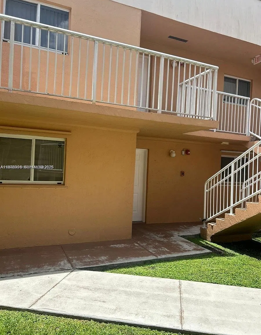 2 bed, 1000 sqft, $2,300 — Photo 2