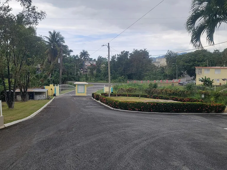 405 Hacienda La Salle #5 — Photo 2