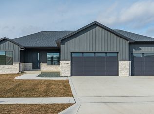 17981 Hammontree Cir, Clive, IA 50325