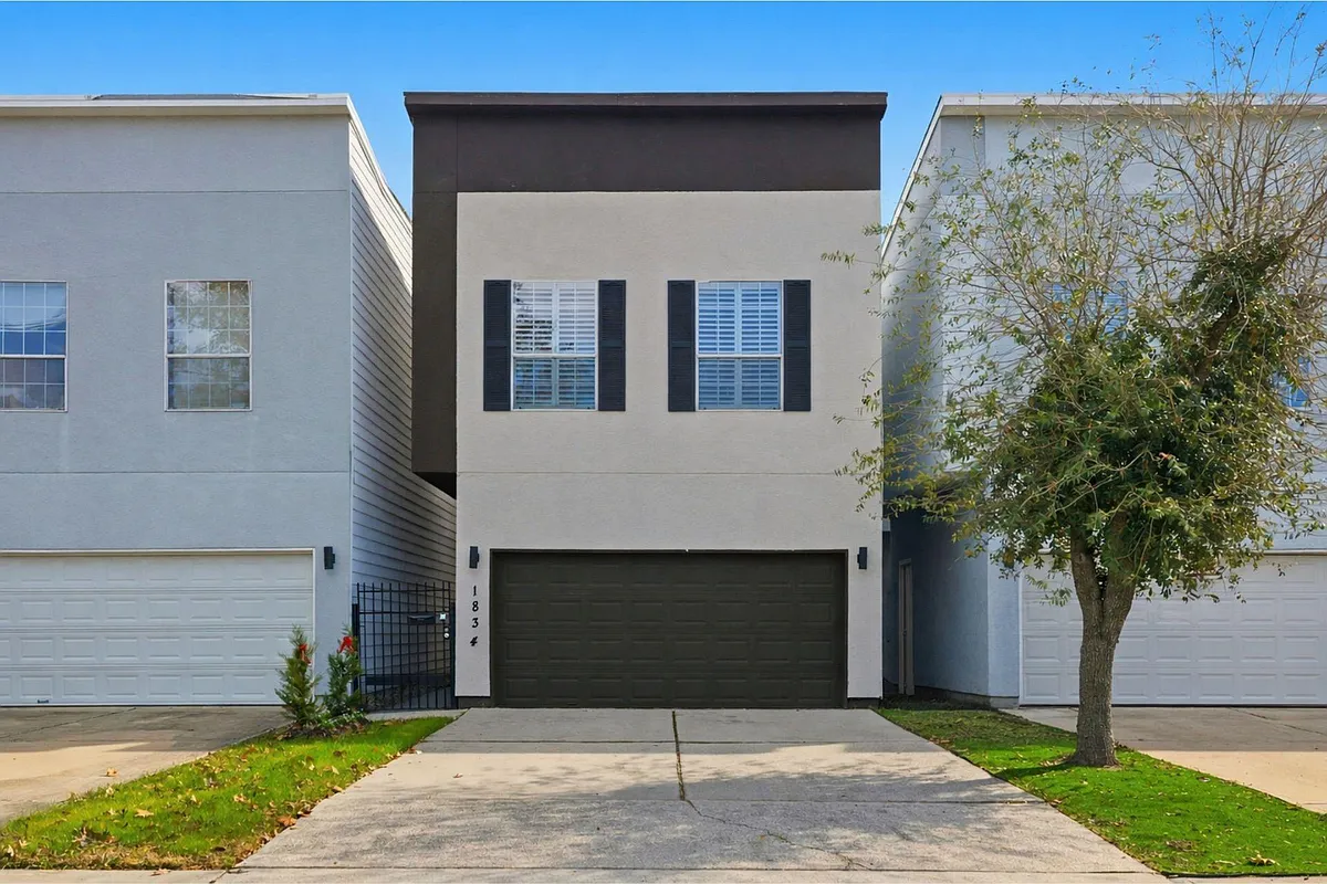 Building Photo - 1834 Woodvine Dr