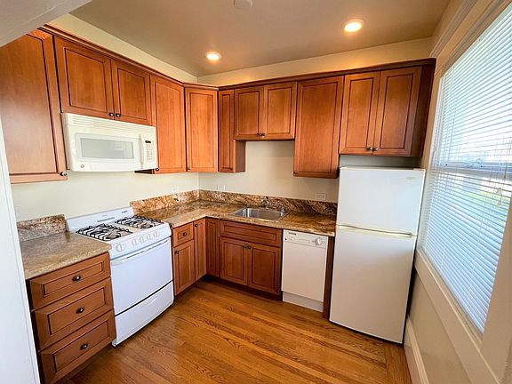 4th image of 1760 Broderick St APT 9
