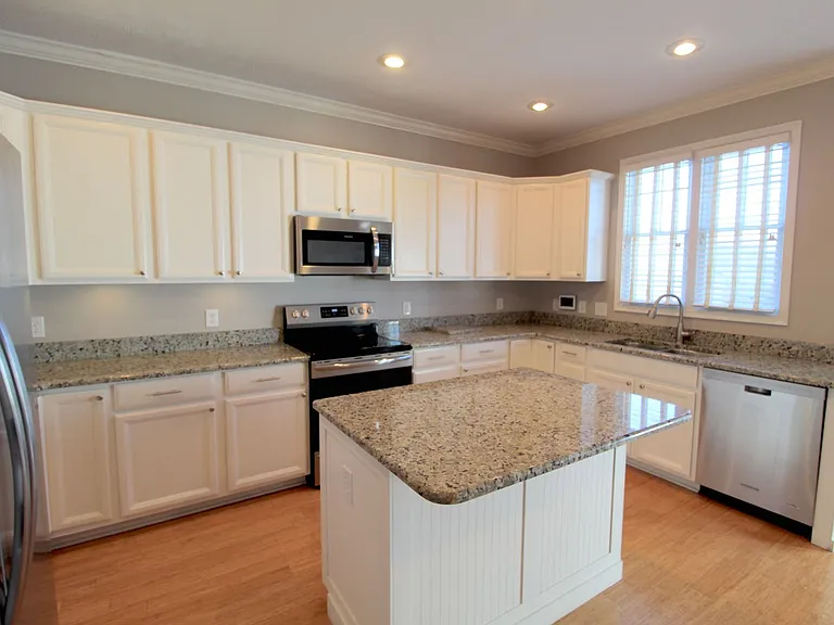 2189 Deyerle Ave — Photo 11
