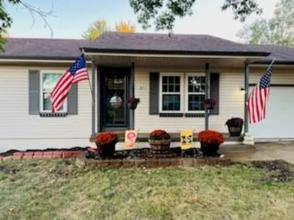 301 NE 5th St, Oak Grove, MO 64075