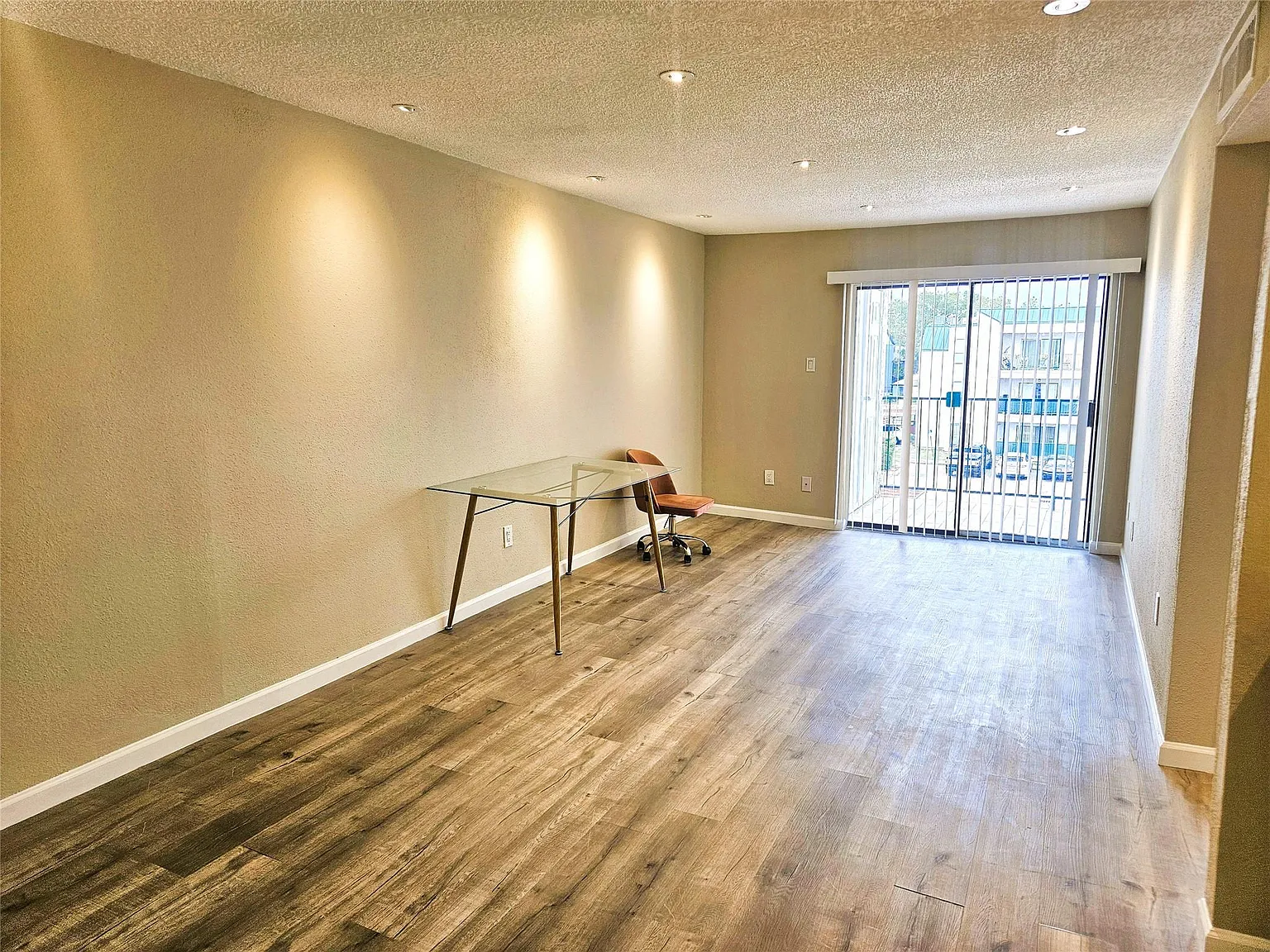 2 bed, 1.0 bath, 780 sqft, $1,190 — Photo 3