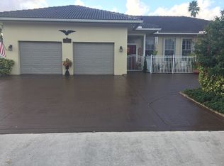 11246 Lakeview Dr, Coral Springs, FL 33071