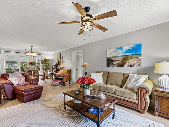 3rd image of 804 Victoria Ct.