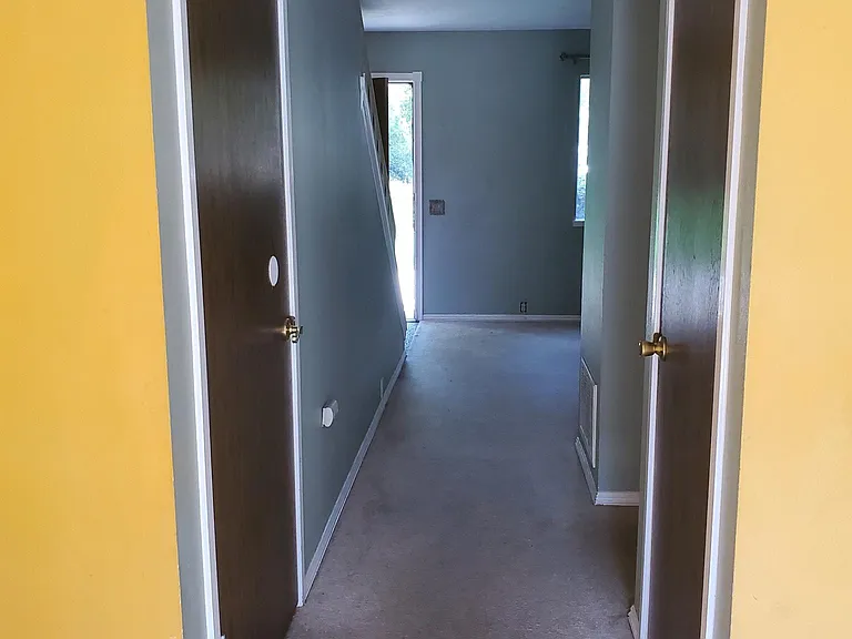 1536 Drake Dr — Photo 9