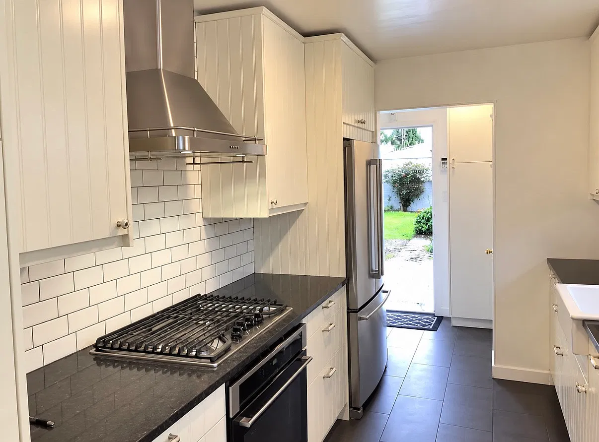3 bed, 1102 sqft, $3,750 — Photo 3