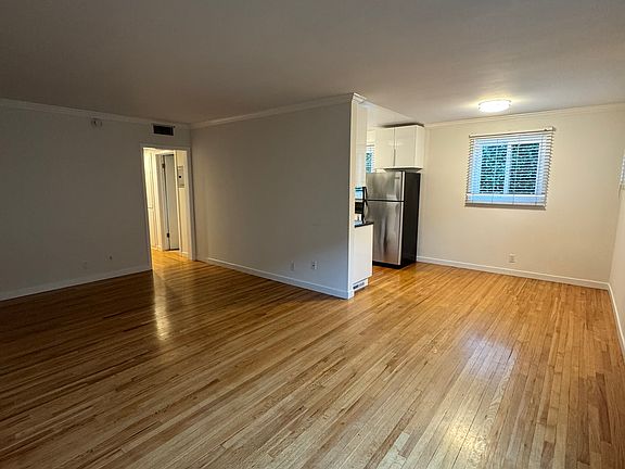 2nd image of 14041 Moorpark St #1