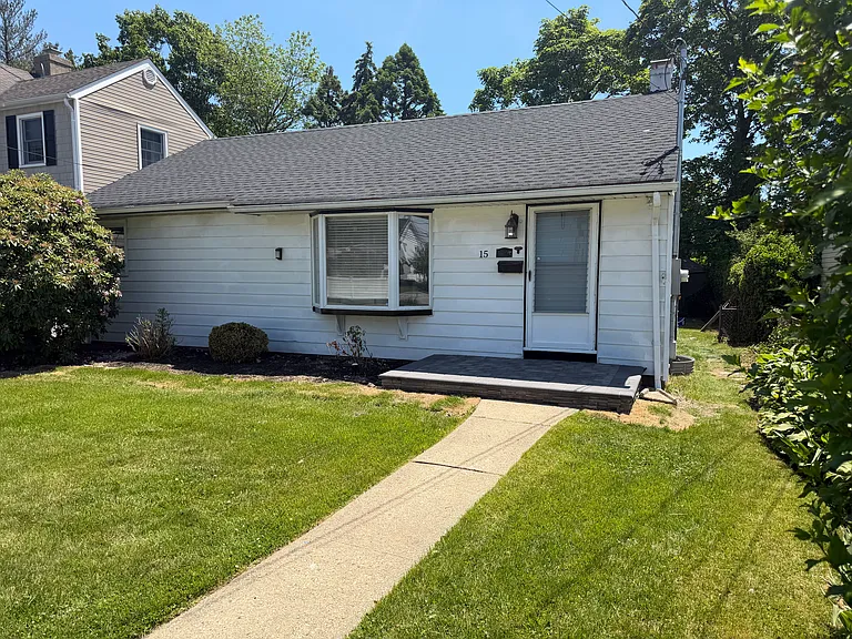 Thomas Ave — Photo 1