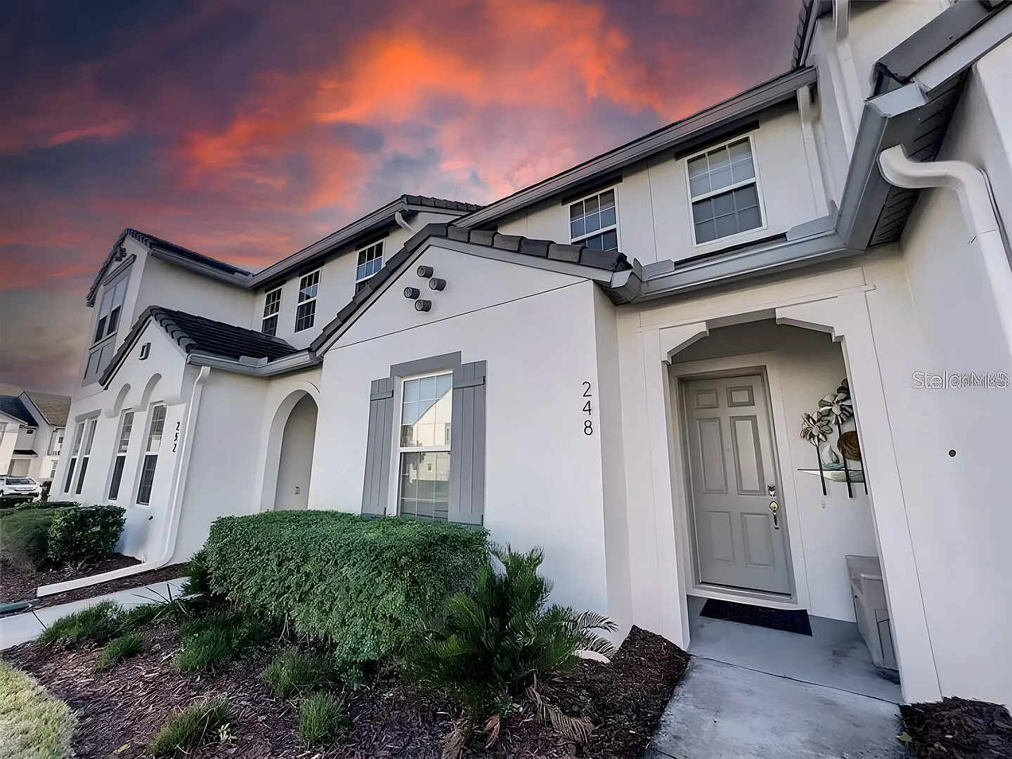 Festive Beautiful 3 BR TH in Gated Resort — Photo 2