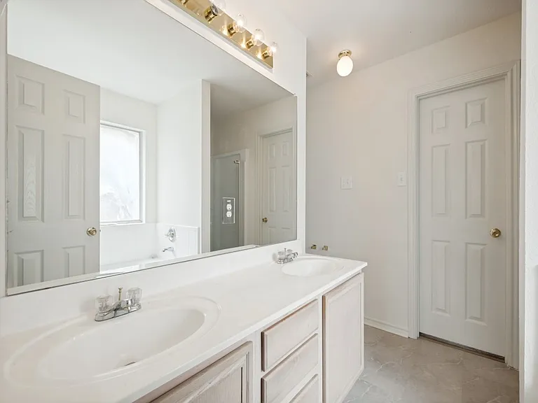 4528 Saint Francis Ave — Photo 10