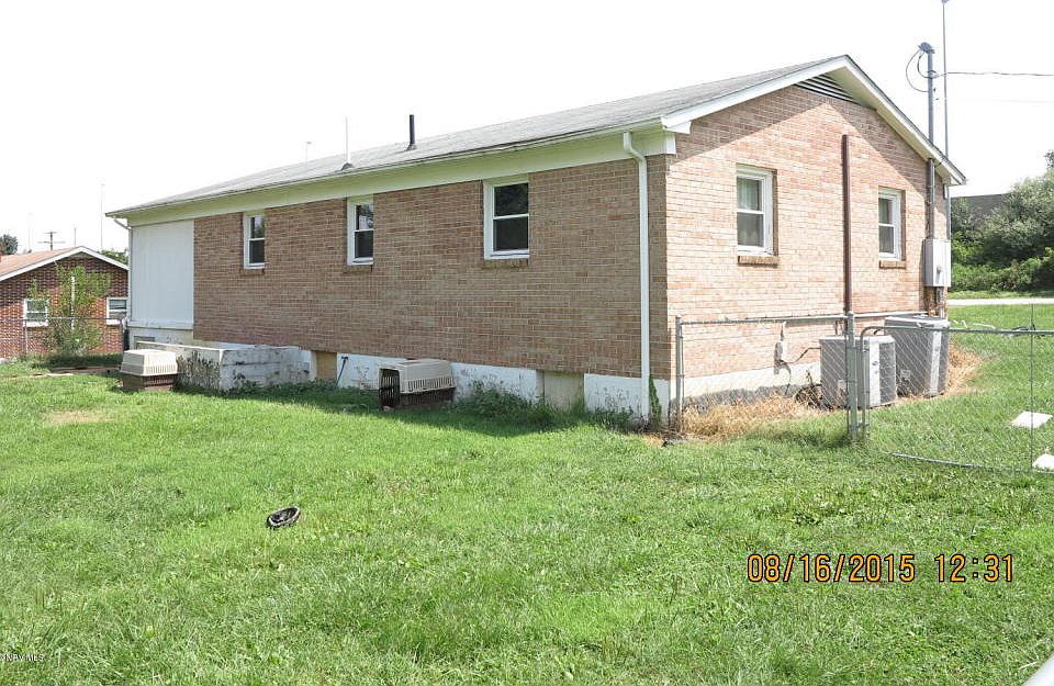 2nd image of 3130 Pear St NE