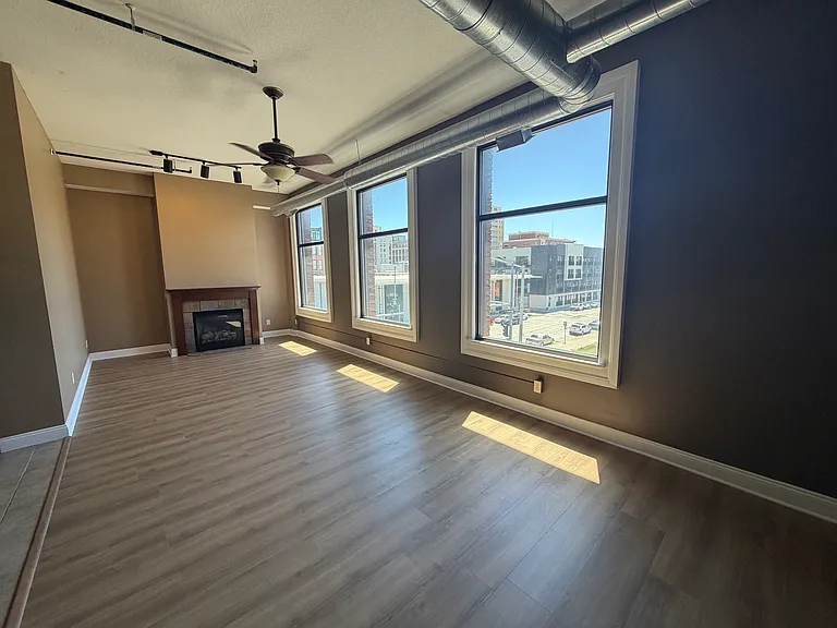 400 N Main St #320 — Photo 5