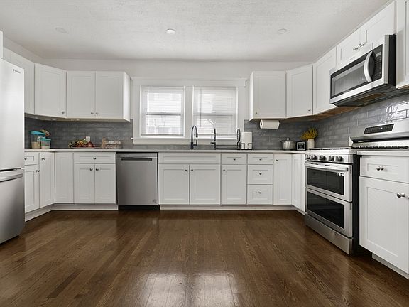 3rd image of 374 Ashley Blvd