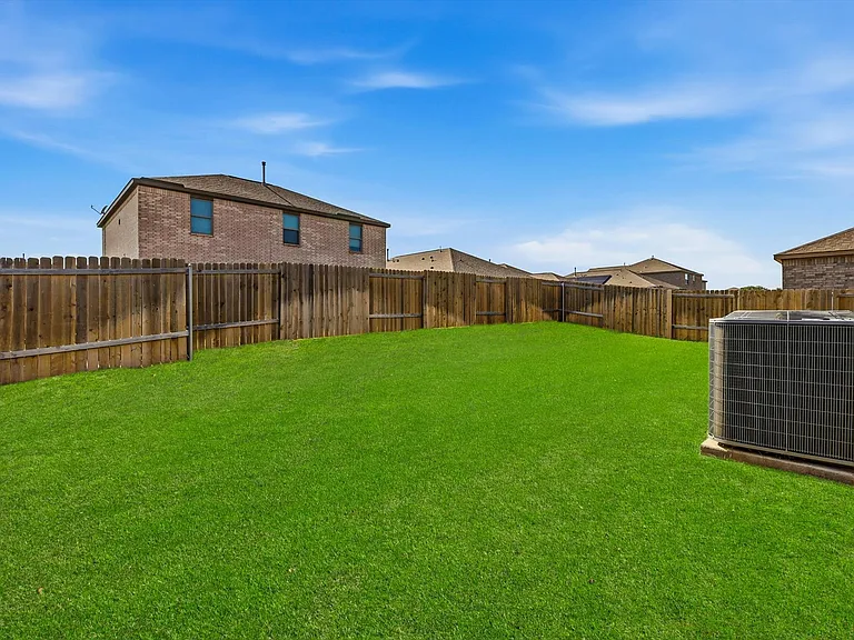 2105 Yarbrough Dr — Photo 36