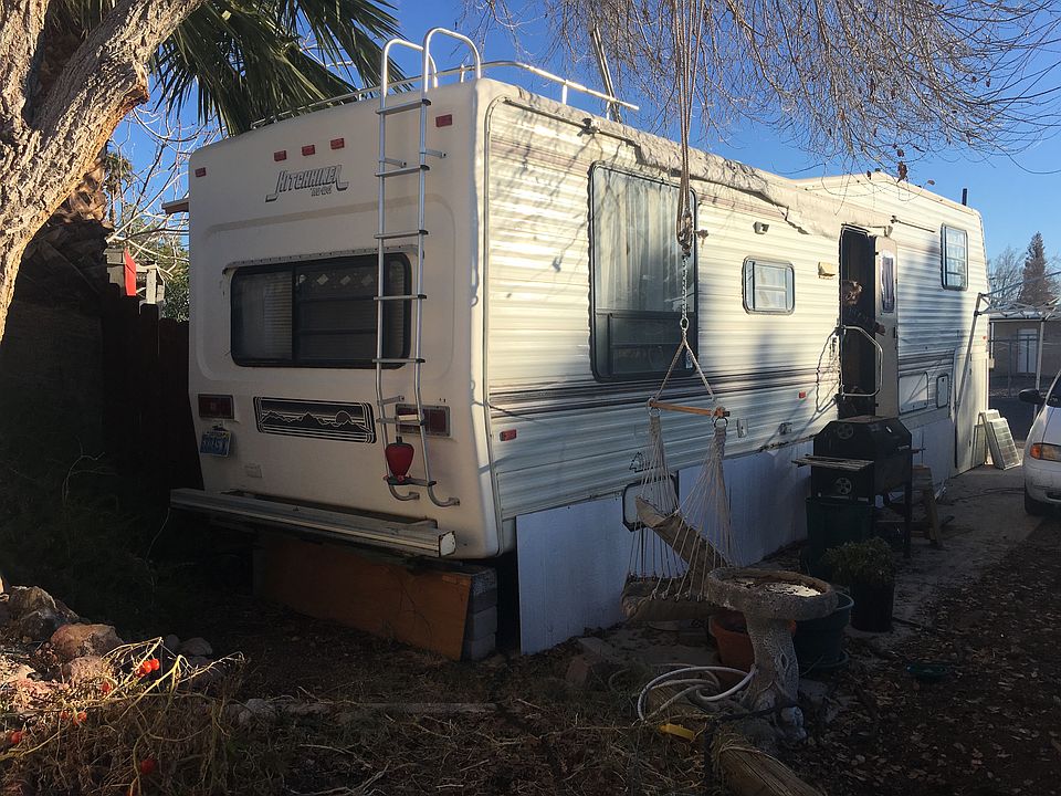 2nd image of 701 Elm St Spc 5
