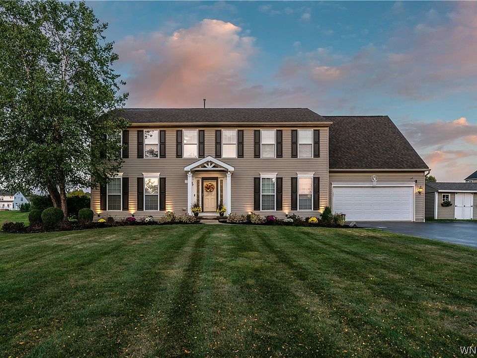 1st image of 27 Graystone Ln