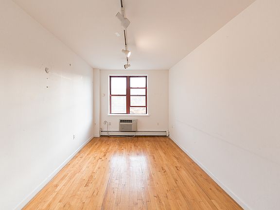 4th image of 190 E 7th St #219A