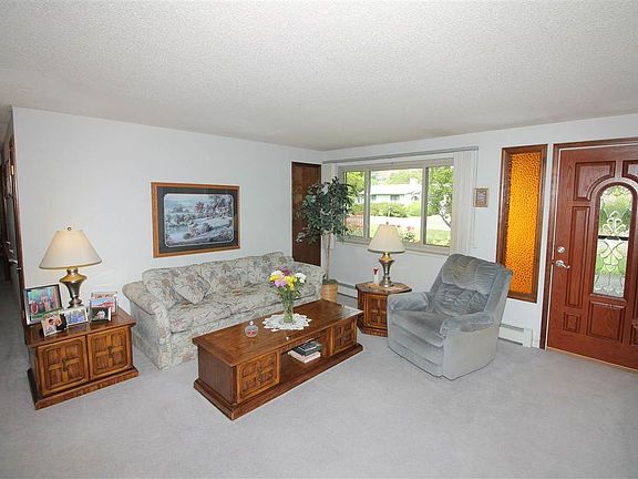 2nd image of 532 Oriole Dr