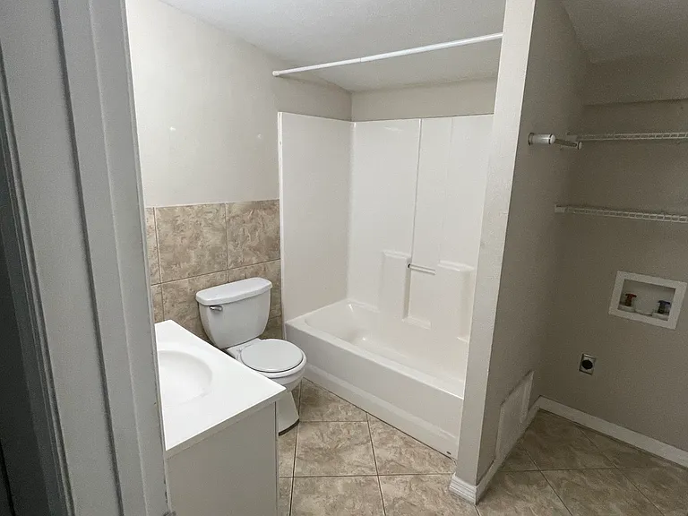 813 Kaye St — Photo 5
