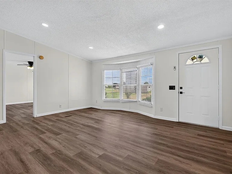 1955 Lauren Ln — Photo 14