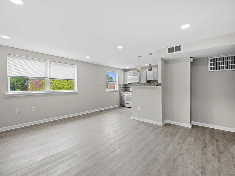551 Avon St — Photo 4