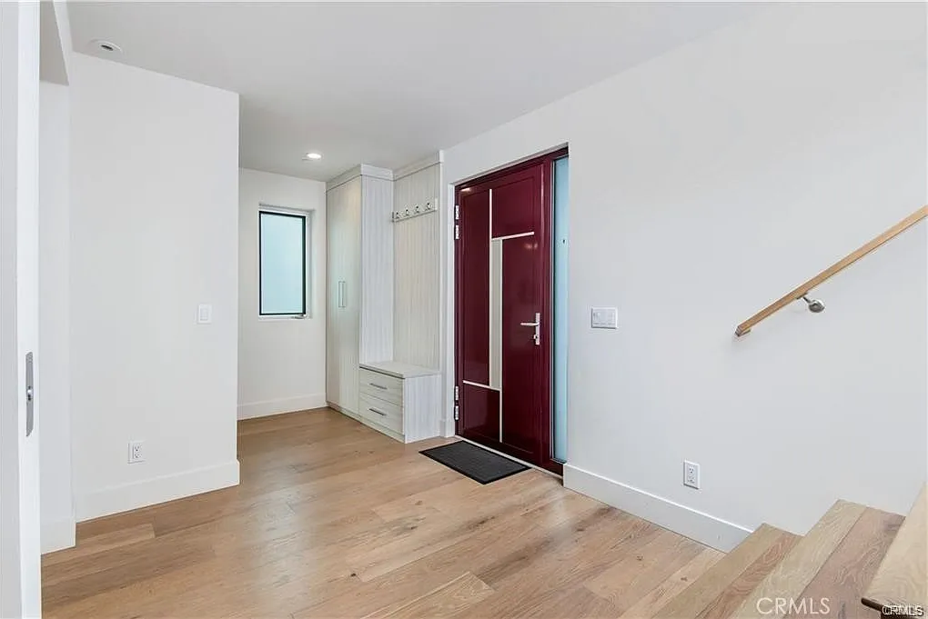3 bed, 2.5 bath, 2050 sqft, $9,500 — Photo 4