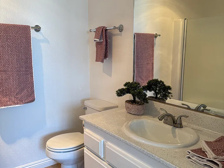Newport Villa — Photo 23