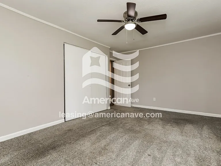 1896582_009_main_bedroom_10.jpg