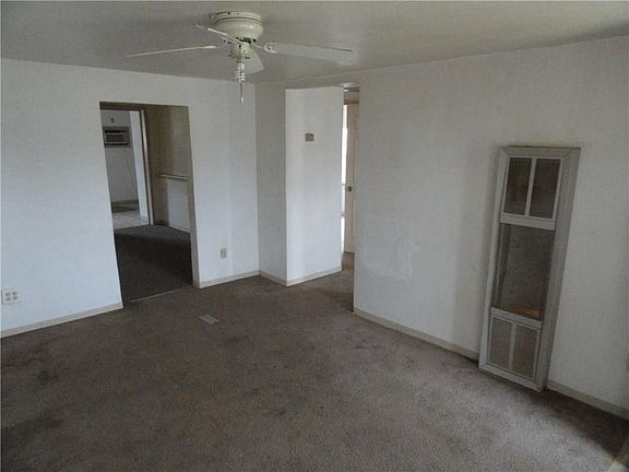 3rd image of 2828 Woodlawn Dr