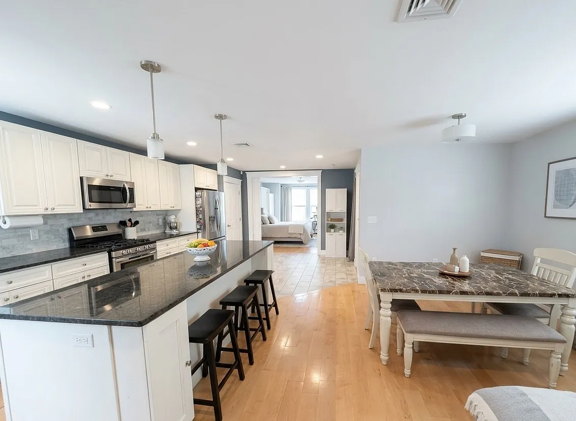 3 bed, 2000 sqft, $5,000 — Photo 3